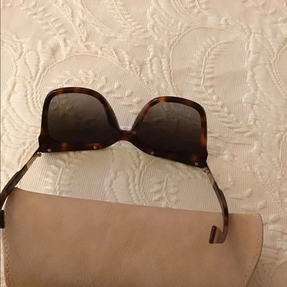 Beautiful new lady’s Sunglasses w/gold leaf trim! - Picture 4 of 10